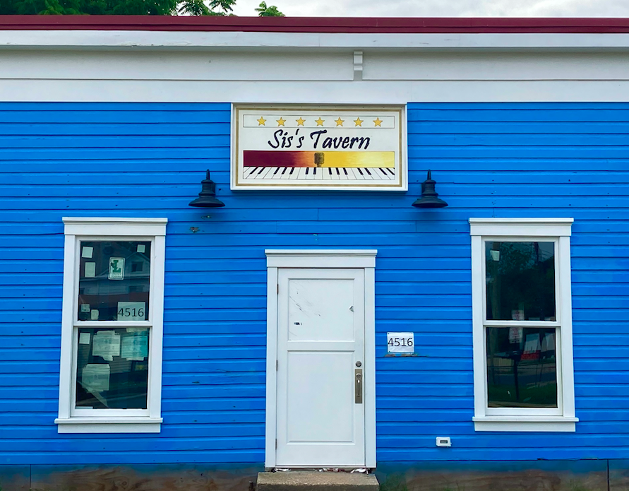 New Sign Goes Up at Historic Sis’ Tavern in North Brentwood